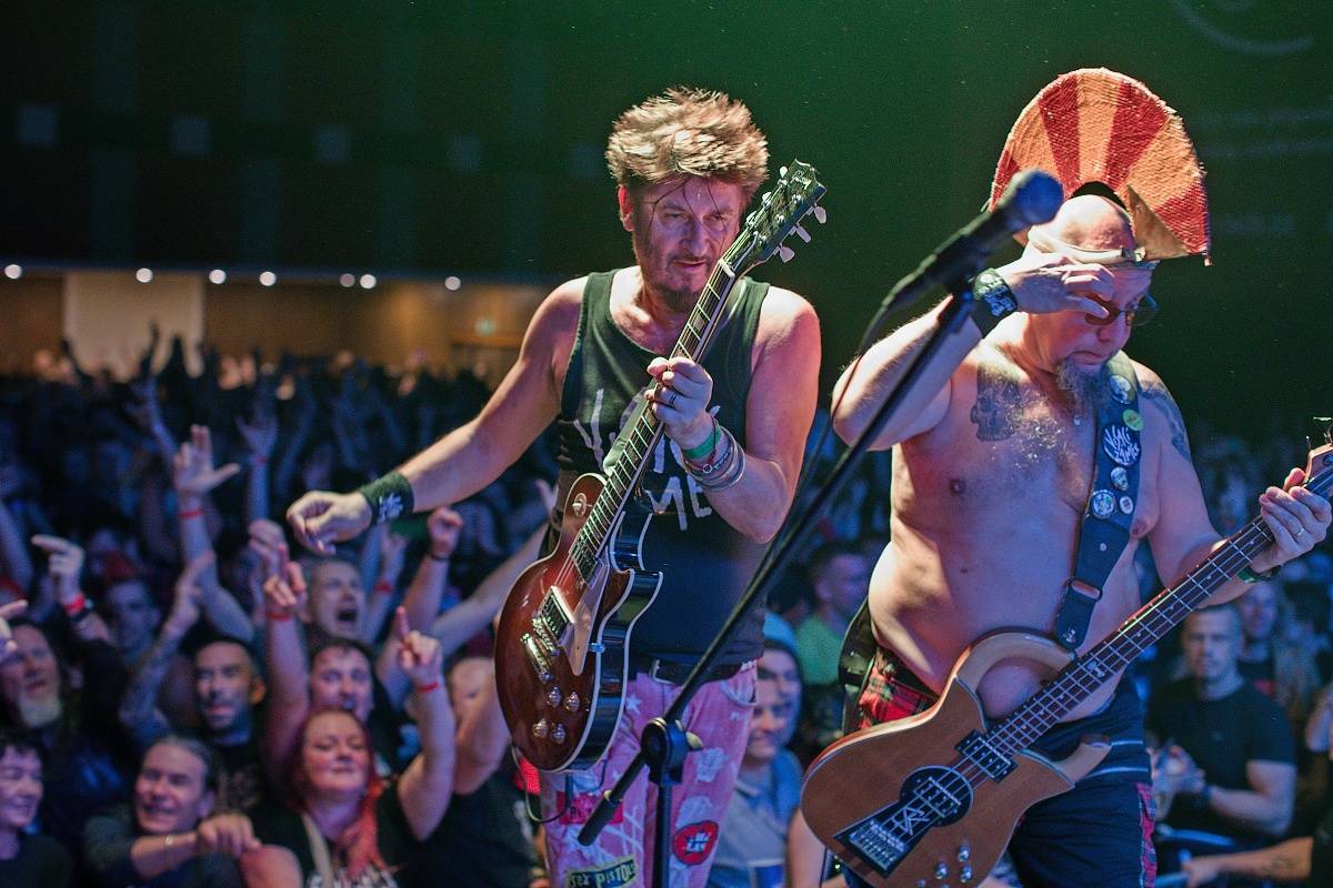 Visací zámek slavil v Českých Budějovicích 37 let. Gratulovali Znouzectnost i striptérka