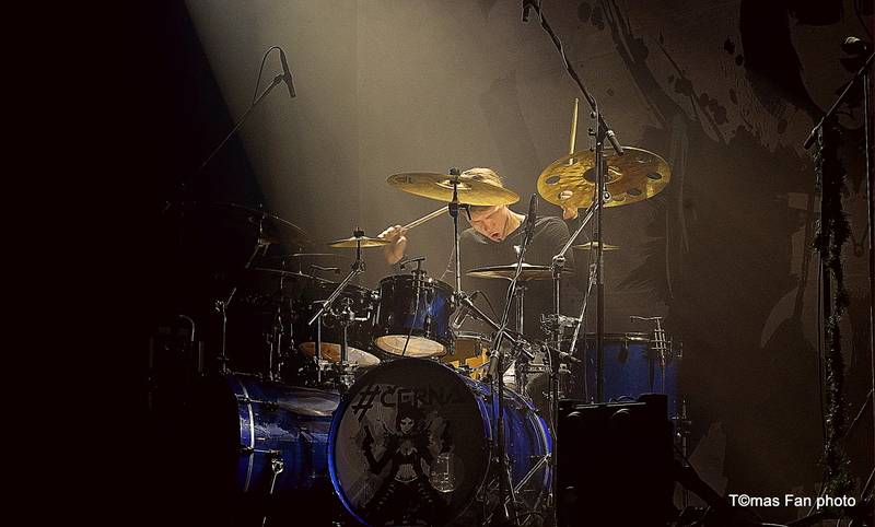 Dymytry Revolter tour se pomalu chýlí k závěru, v brněnské hale Vodova na diváky šlehaly tisíce plamenů