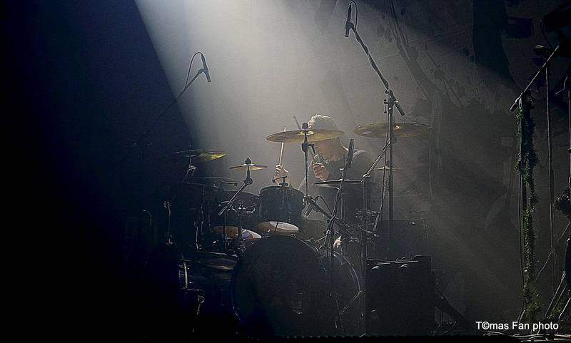 Dymytry Revolter tour se pomalu chýlí k závěru, v brněnské hale Vodova na diváky šlehaly tisíce plamenů