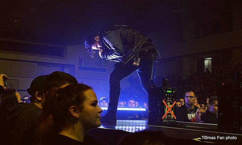 Dymytry Revolter tour se pomalu chýlí k závěru, v brněnské hale Vodova na diváky šlehaly tisíce plamenů