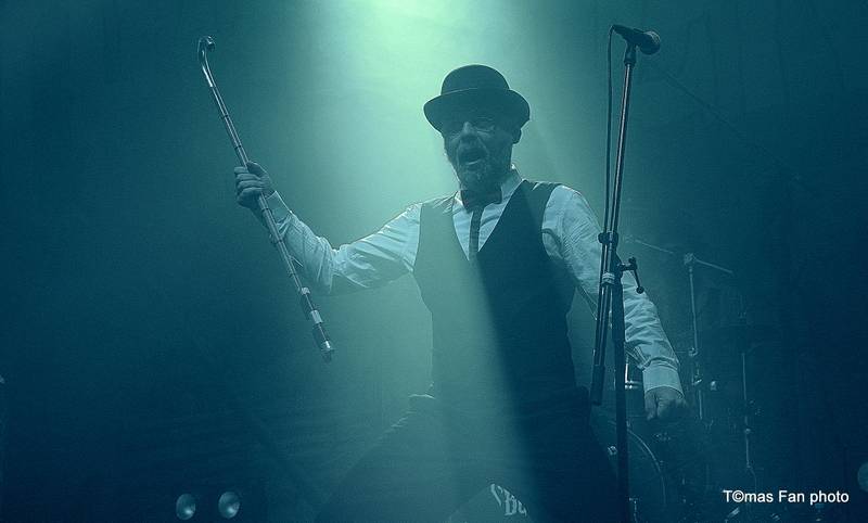 Dymytry Revolter tour se pomalu chýlí k závěru, v brněnské hale Vodova na diváky šlehaly tisíce plamenů