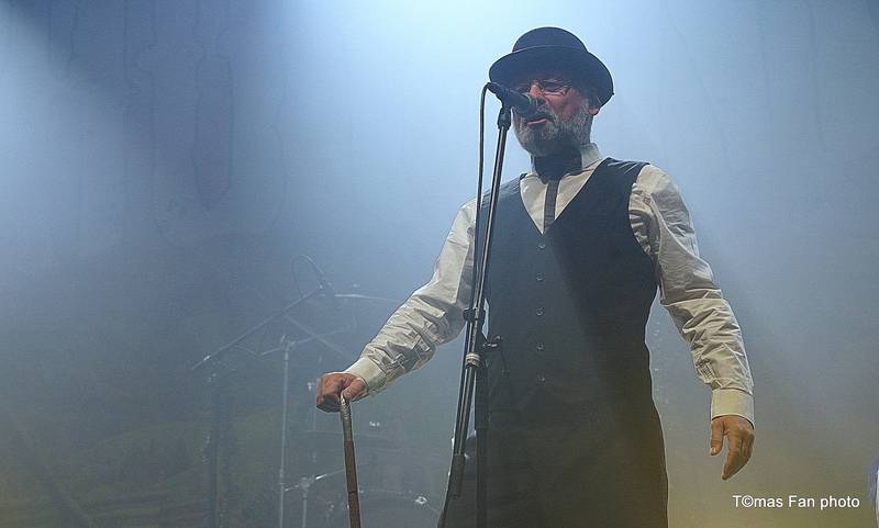 Dymytry Revolter tour se pomalu chýlí k závěru, v brněnské hale Vodova na diváky šlehaly tisíce plamenů