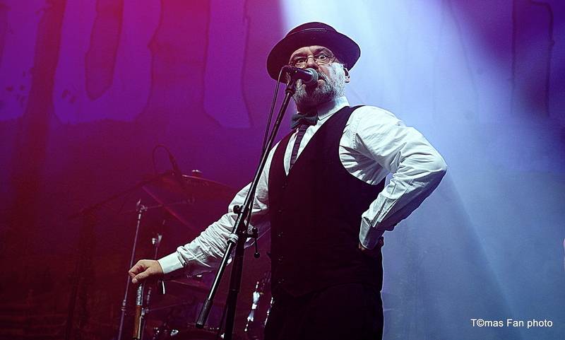 Dymytry Revolter tour se pomalu chýlí k závěru, v brněnské hale Vodova na diváky šlehaly tisíce plamenů