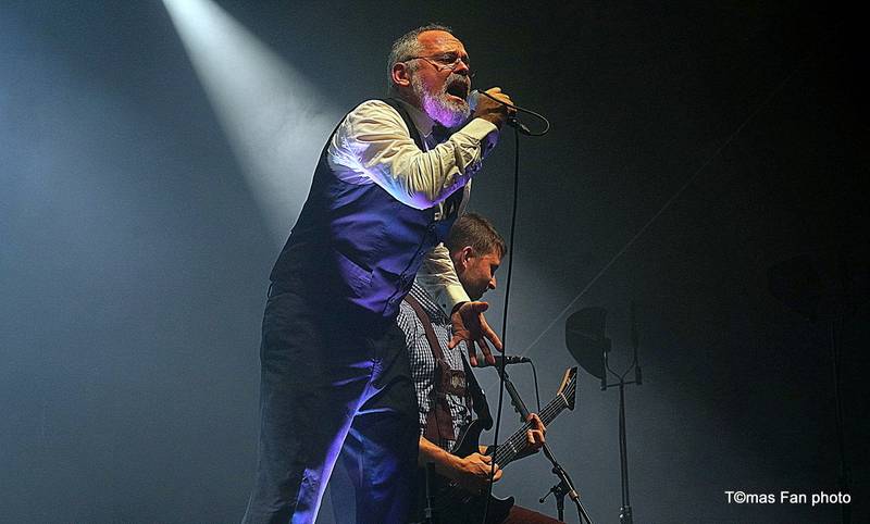 Dymytry Revolter tour se pomalu chýlí k závěru, v brněnské hale Vodova na diváky šlehaly tisíce plamenů