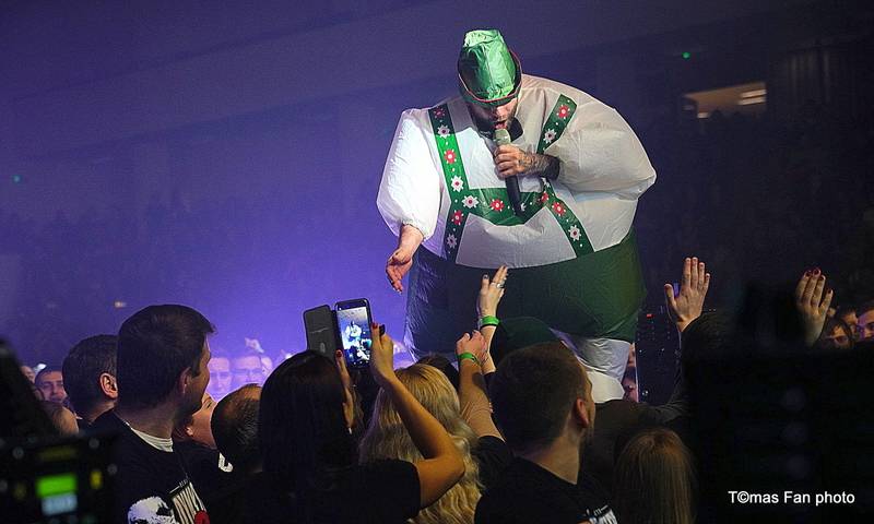 Dymytry Revolter tour se pomalu chýlí k závěru, v brněnské hale Vodova na diváky šlehaly tisíce plamenů