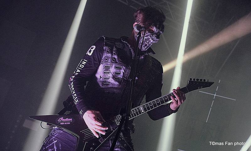 Dymytry Revolter tour se pomalu chýlí k závěru, v brněnské hale Vodova na diváky šlehaly tisíce plamenů