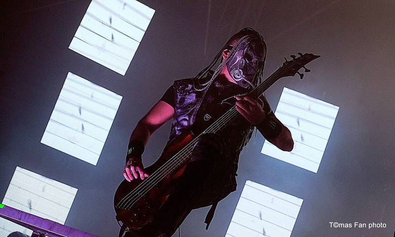 Dymytry Revolter tour se pomalu chýlí k závěru, v brněnské hale Vodova na diváky šlehaly tisíce plamenů