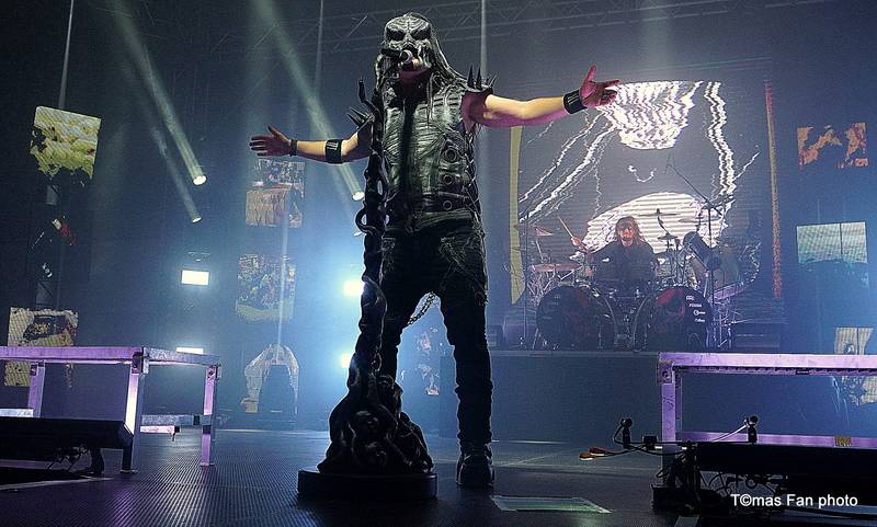 Dymytry Revolter tour se pomalu chýlí k závěru, v brněnské hale Vodova na diváky šlehaly tisíce plamenů