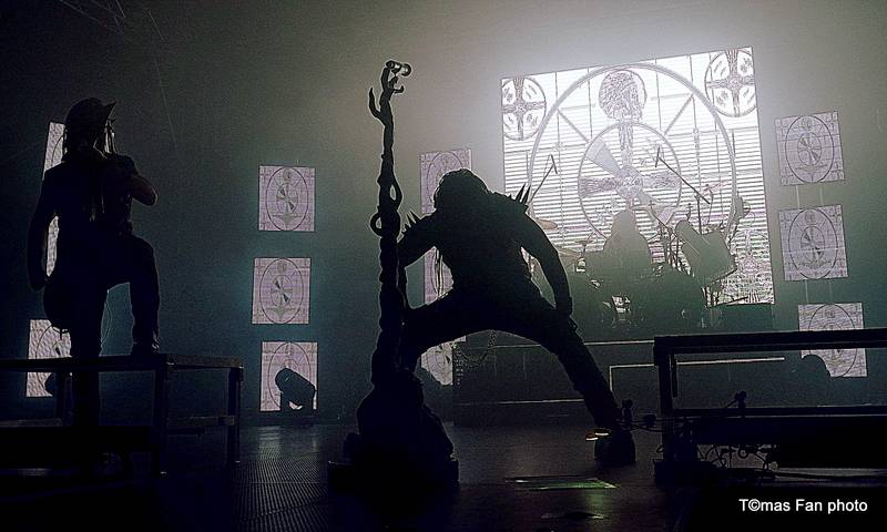 Dymytry Revolter tour se pomalu chýlí k závěru, v brněnské hale Vodova na diváky šlehaly tisíce plamenů