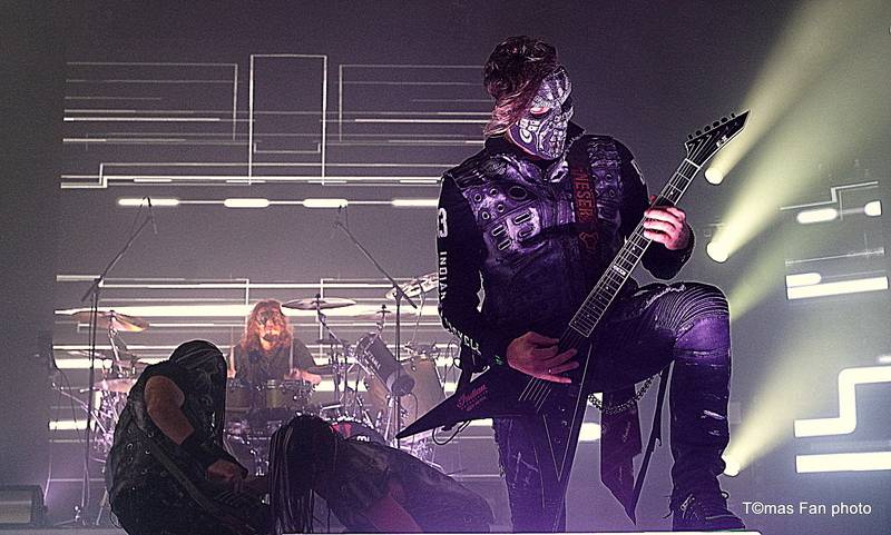 Dymytry Revolter tour se pomalu chýlí k závěru, v brněnské hale Vodova na diváky šlehaly tisíce plamenů