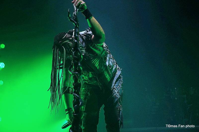 Dymytry Revolter tour se pomalu chýlí k závěru, v brněnské hale Vodova na diváky šlehaly tisíce plamenů