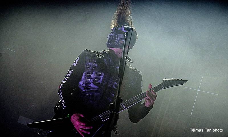 Dymytry Revolter tour se pomalu chýlí k závěru, v brněnské hale Vodova na diváky šlehaly tisíce plamenů