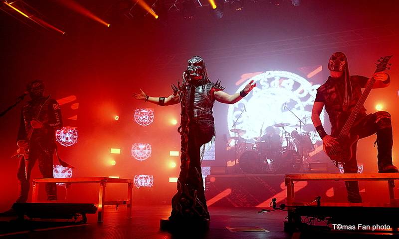 Dymytry Revolter tour se pomalu chýlí k závěru, v brněnské hale Vodova na diváky šlehaly tisíce plamenů