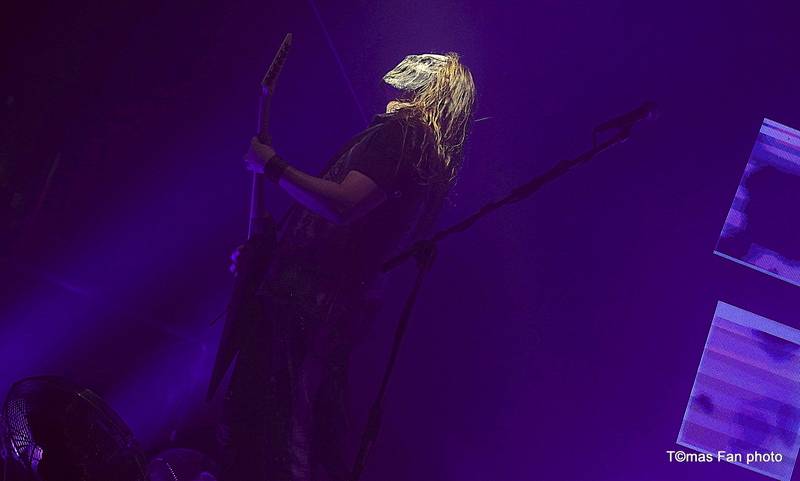 Dymytry Revolter tour se pomalu chýlí k závěru, v brněnské hale Vodova na diváky šlehaly tisíce plamenů