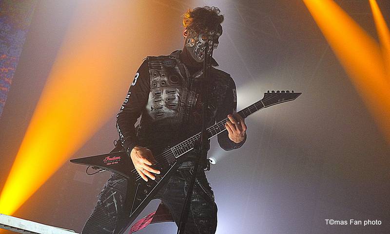 Dymytry Revolter tour se pomalu chýlí k závěru, v brněnské hale Vodova na diváky šlehaly tisíce plamenů