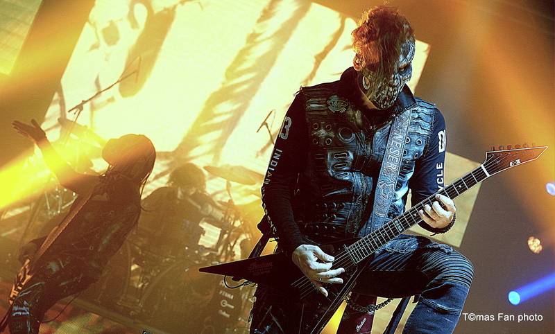 Dymytry Revolter tour se pomalu chýlí k závěru, v brněnské hale Vodova na diváky šlehaly tisíce plamenů