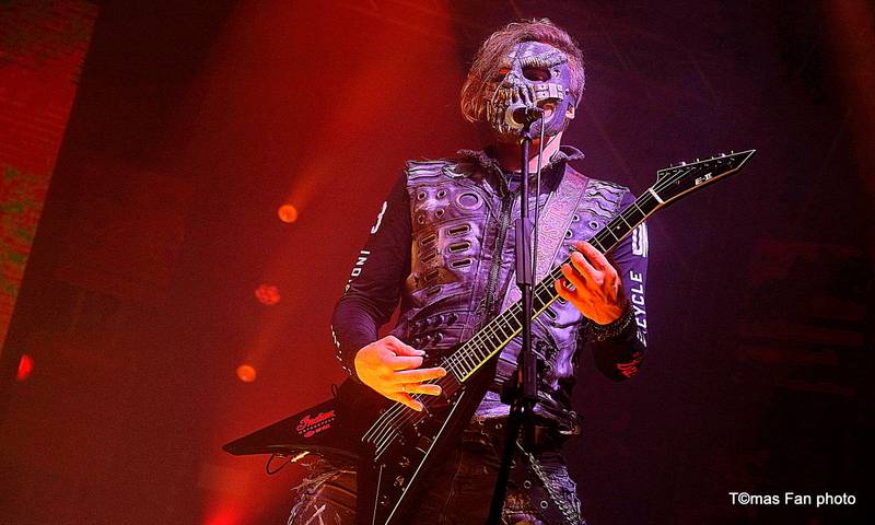 Dymytry Revolter tour se pomalu chýlí k závěru, v brněnské hale Vodova na diváky šlehaly tisíce plamenů