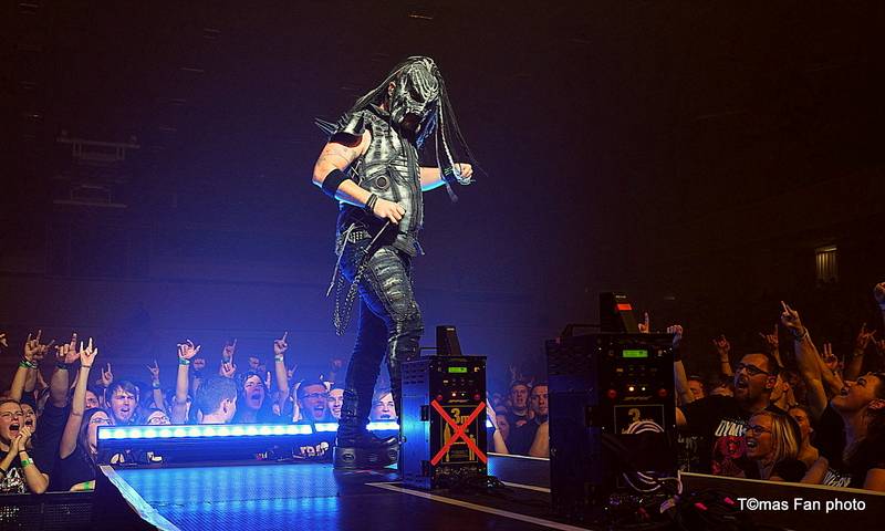 Dymytry Revolter tour se pomalu chýlí k závěru, v brněnské hale Vodova na diváky šlehaly tisíce plamenů