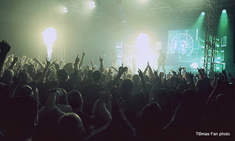 Dymytry Revolter tour se pomalu chýlí k závěru, v brněnské hale Vodova na diváky šlehaly tisíce plamenů