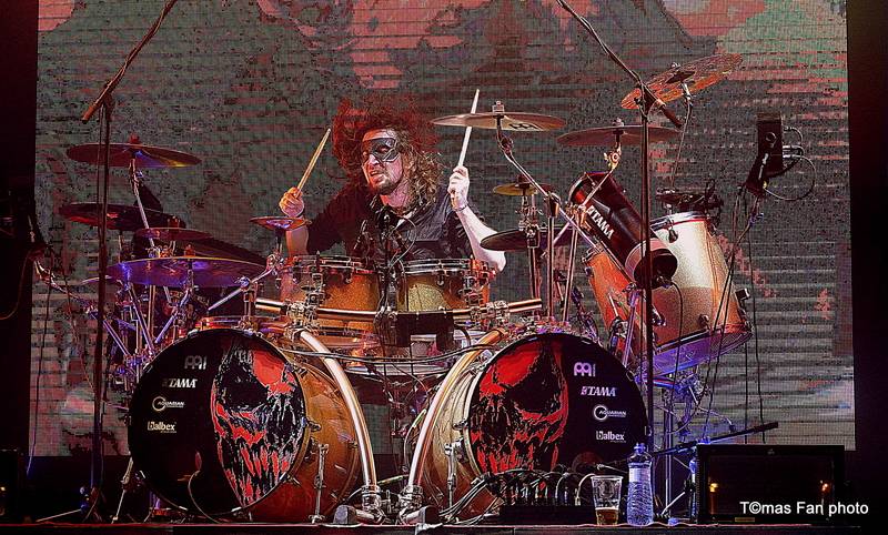 Dymytry Revolter tour se pomalu chýlí k závěru, v brněnské hale Vodova na diváky šlehaly tisíce plamenů