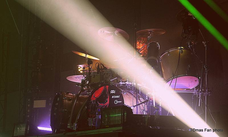 Dymytry Revolter tour se pomalu chýlí k závěru, v brněnské hale Vodova na diváky šlehaly tisíce plamenů