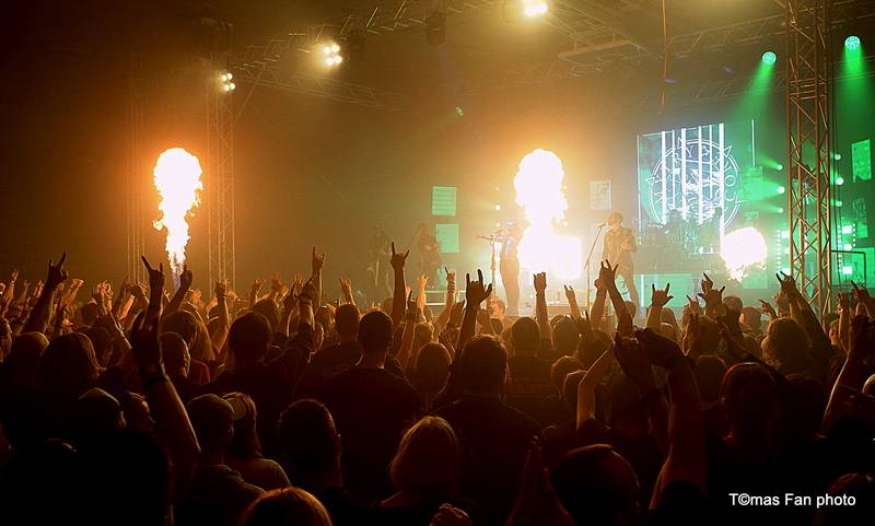Dymytry Revolter tour se pomalu chýlí k závěru, v brněnské hale Vodova na diváky šlehaly tisíce plamenů