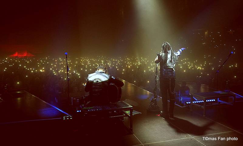 Dymytry Revolter tour se pomalu chýlí k závěru, v brněnské hale Vodova na diváky šlehaly tisíce plamenů