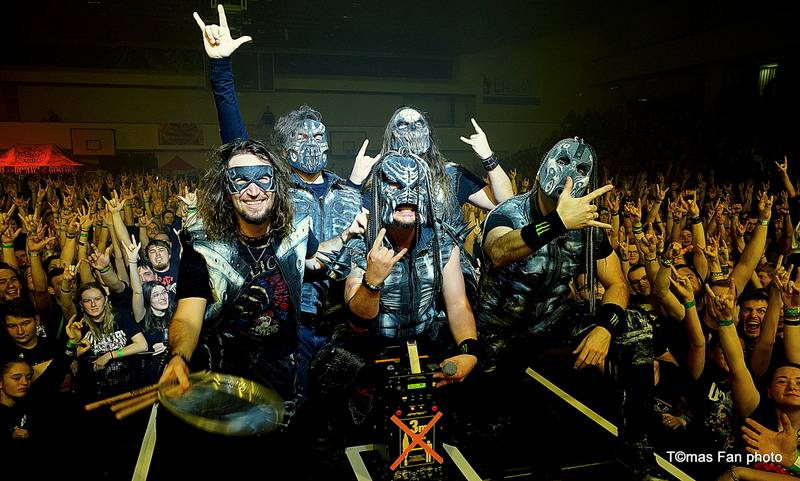 Dymytry Revolter tour se pomalu chýlí k závěru, v brněnské hale Vodova na diváky šlehaly tisíce plamenů