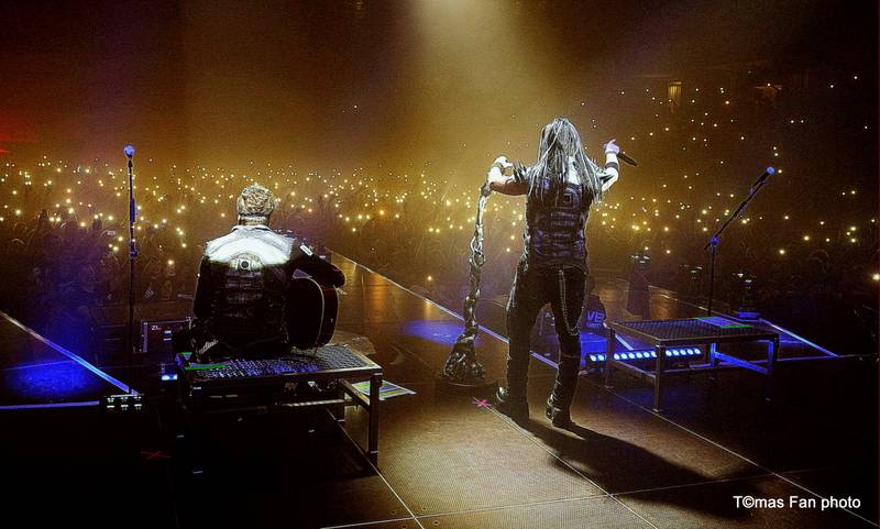 Dymytry Revolter tour se pomalu chýlí k závěru, v brněnské hale Vodova na diváky šlehaly tisíce plamenů