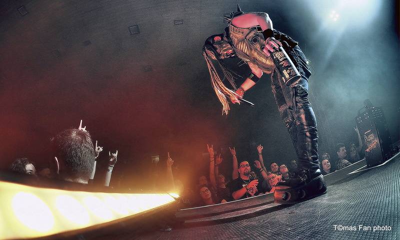 Dymytry Revolter tour se pomalu chýlí k závěru, v brněnské hale Vodova na diváky šlehaly tisíce plamenů