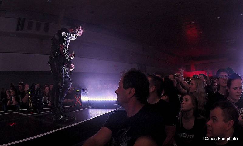 Dymytry Revolter tour se pomalu chýlí k závěru, v brněnské hale Vodova na diváky šlehaly tisíce plamenů