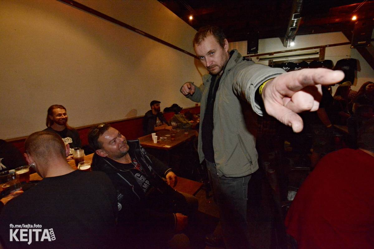 Papagájův punk: předvánočnímu řádění v Modré Vopici vládli Wosa, Falešný obvinění nebo P.U.M.