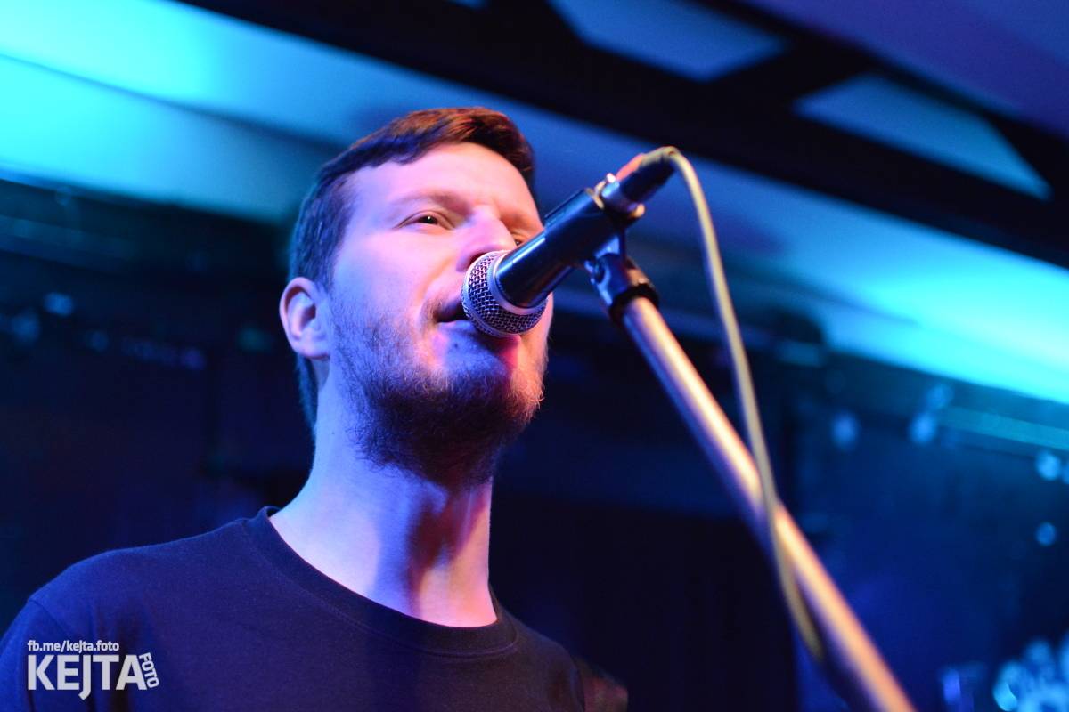 Papagájův punk: předvánočnímu řádění v Modré Vopici vládli Wosa, Falešný obvinění nebo P.U.M.