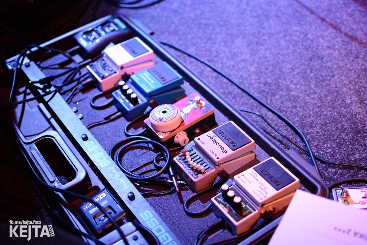 Papagájův punk: předvánočnímu řádění v Modré Vopici vládli Wosa, Falešný obvinění nebo P.U.M.