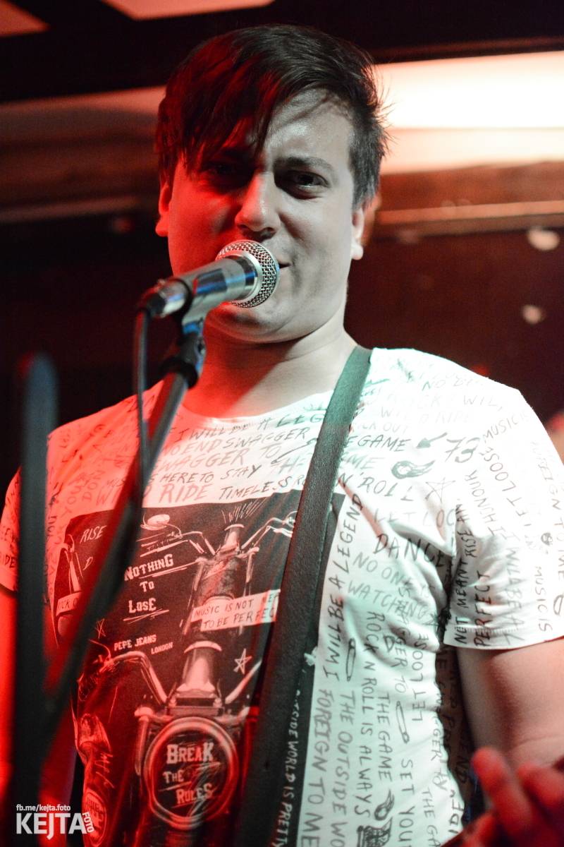 Papagájův punk: předvánočnímu řádění v Modré Vopici vládli Wosa, Falešný obvinění nebo P.U.M.