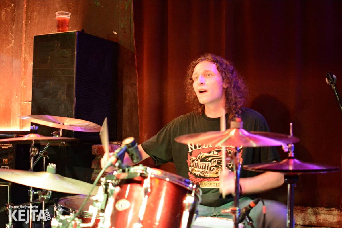 Papagájův punk: předvánočnímu řádění v Modré Vopici vládli Wosa, Falešný obvinění nebo P.U.M.