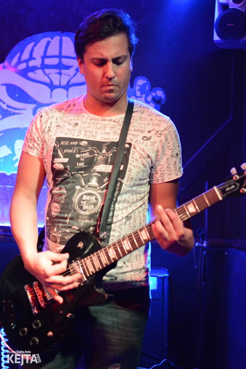 Papagájův punk: předvánočnímu řádění v Modré Vopici vládli Wosa, Falešný obvinění nebo P.U.M.