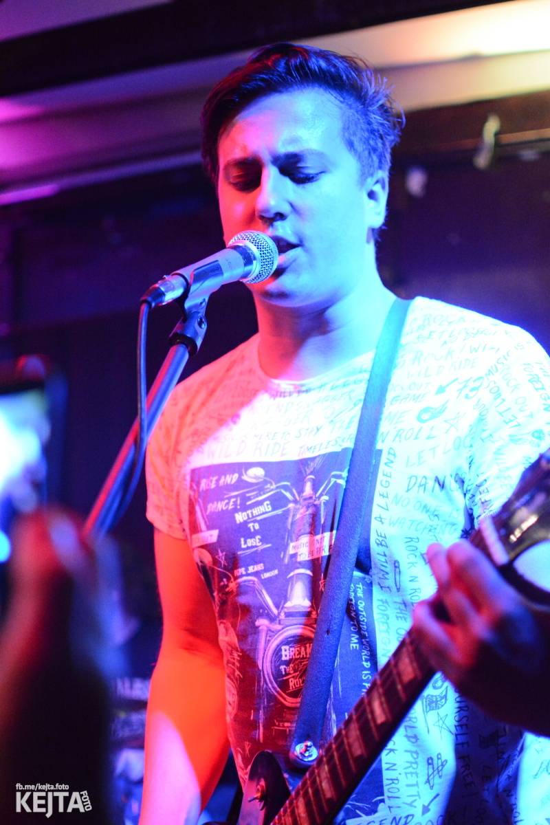 Papagájův punk: předvánočnímu řádění v Modré Vopici vládli Wosa, Falešný obvinění nebo P.U.M.