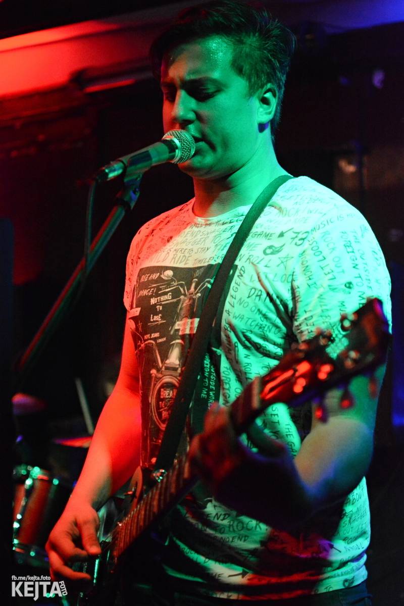 Papagájův punk: předvánočnímu řádění v Modré Vopici vládli Wosa, Falešný obvinění nebo P.U.M.