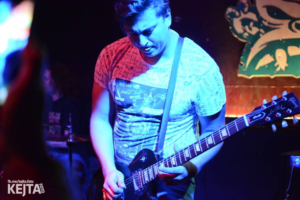 Papagájův punk: předvánočnímu řádění v Modré Vopici vládli Wosa, Falešný obvinění nebo P.U.M.