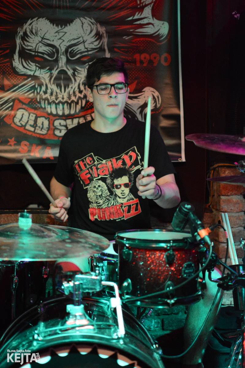 Papagájův punk: předvánočnímu řádění v Modré Vopici vládli Wosa, Falešný obvinění nebo P.U.M.