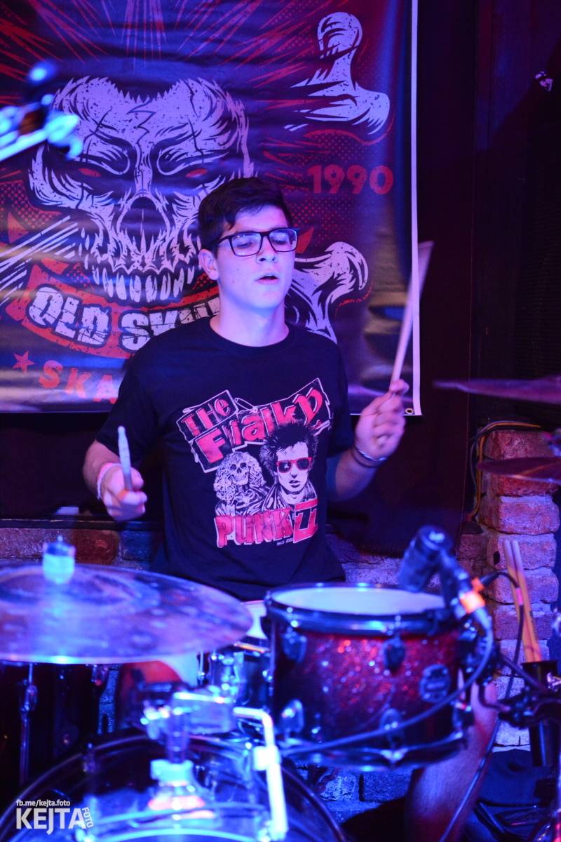 Papagájův punk: předvánočnímu řádění v Modré Vopici vládli Wosa, Falešný obvinění nebo P.U.M.