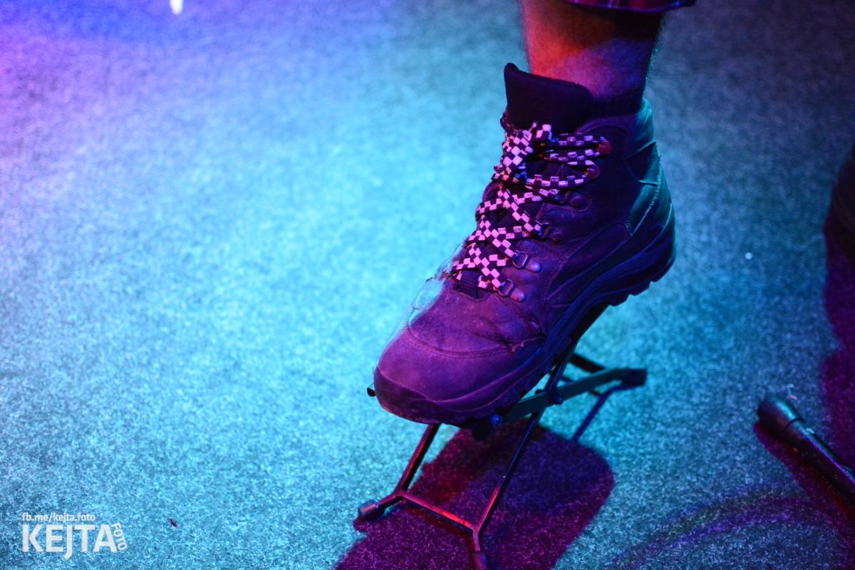 Papagájův punk: předvánočnímu řádění v Modré Vopici vládli Wosa, Falešný obvinění nebo P.U.M.