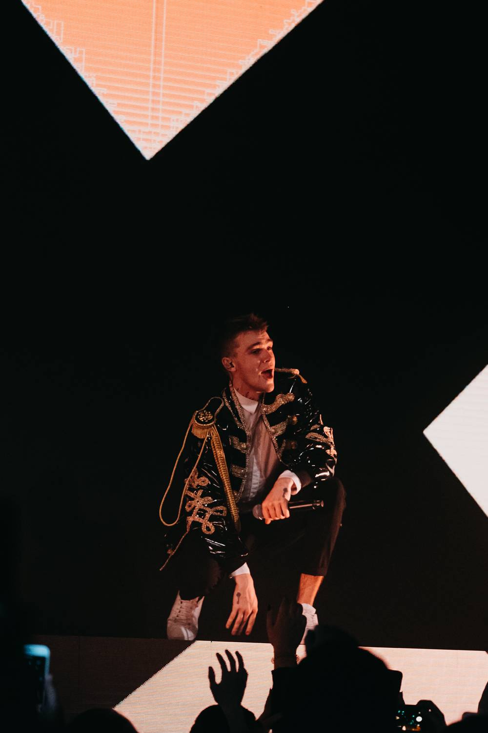 Mikolase Josefa v Roxy nechtěly fanynky pustit z pódia