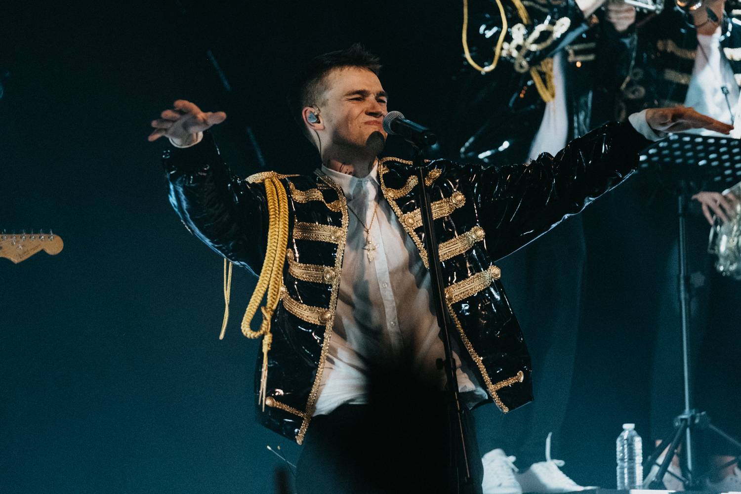 Mikolase Josefa v Roxy nechtěly fanynky pustit z pódia