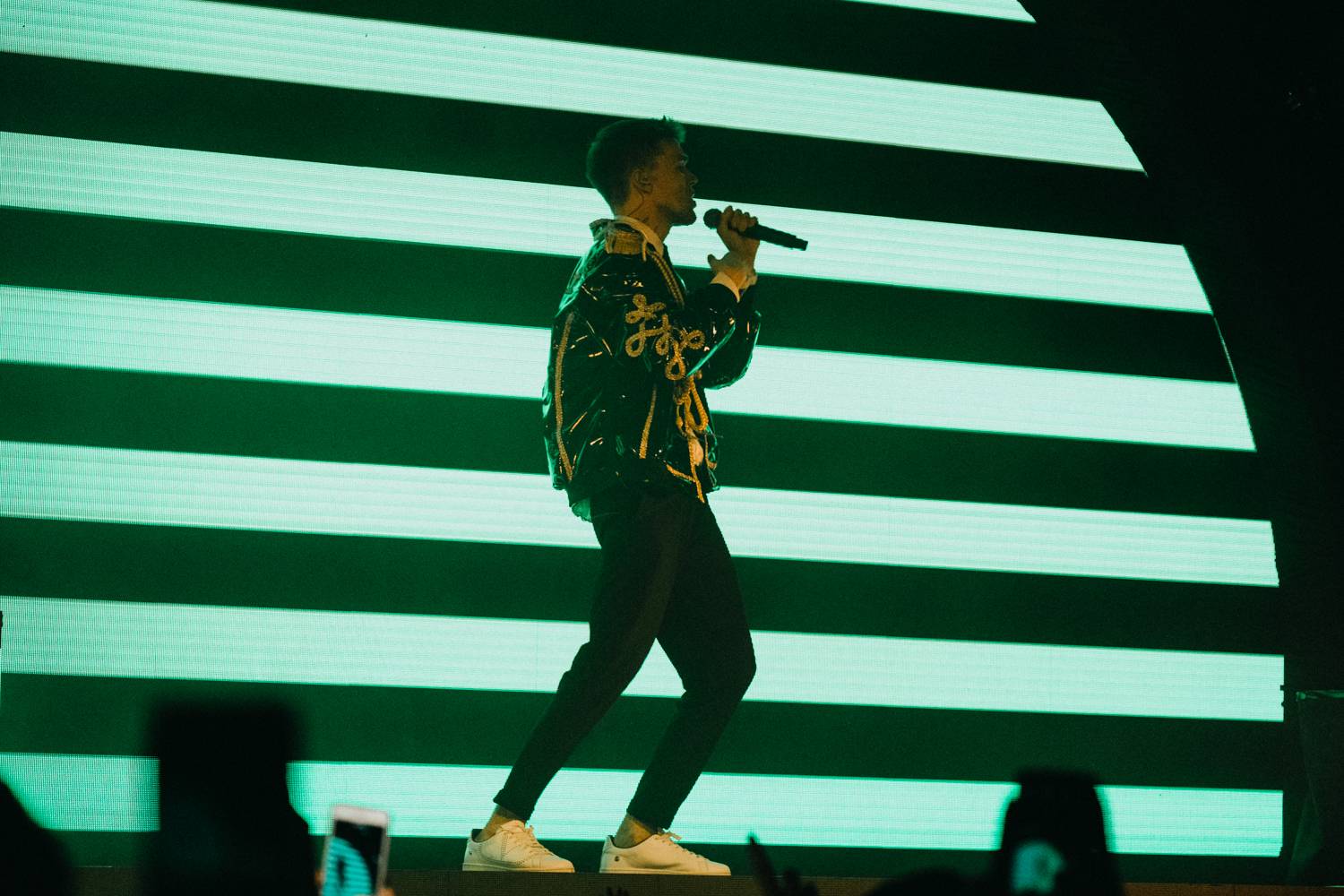 Mikolase Josefa v Roxy nechtěly fanynky pustit z pódia