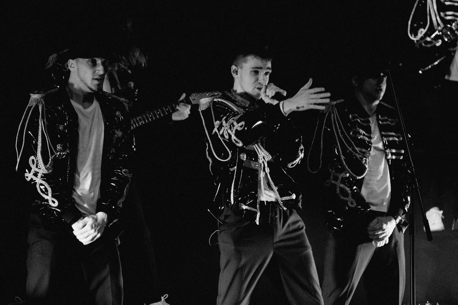 Mikolase Josefa v Roxy nechtěly fanynky pustit z pódia