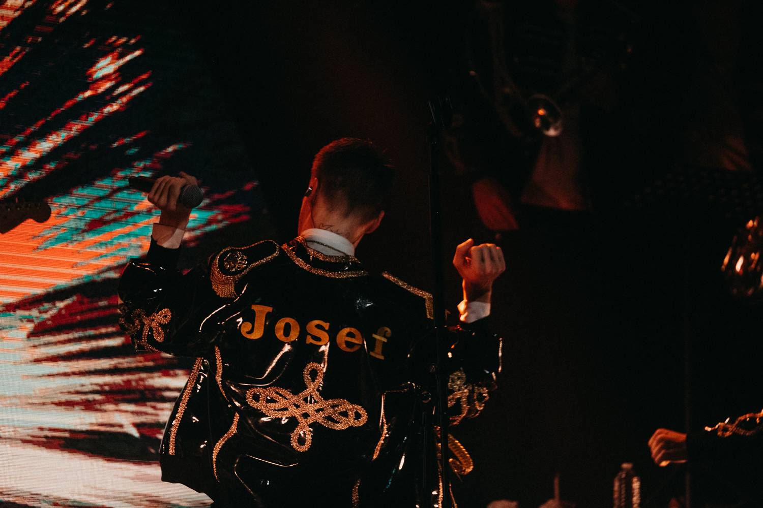 Mikolase Josefa v Roxy nechtěly fanynky pustit z pódia