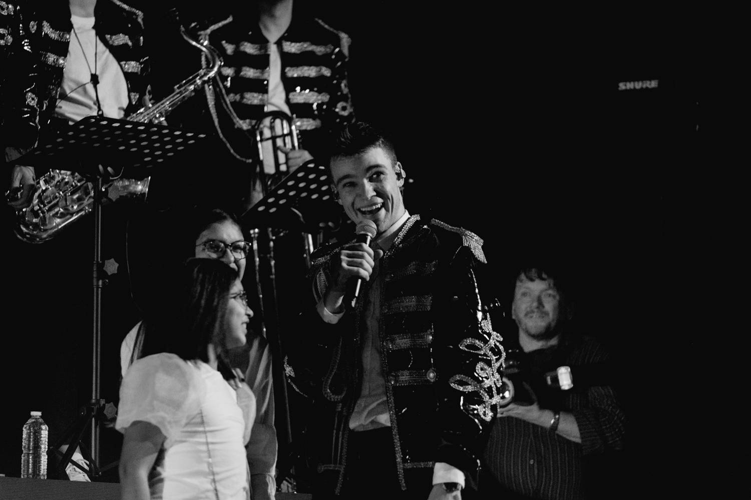 Mikolase Josefa v Roxy nechtěly fanynky pustit z pódia