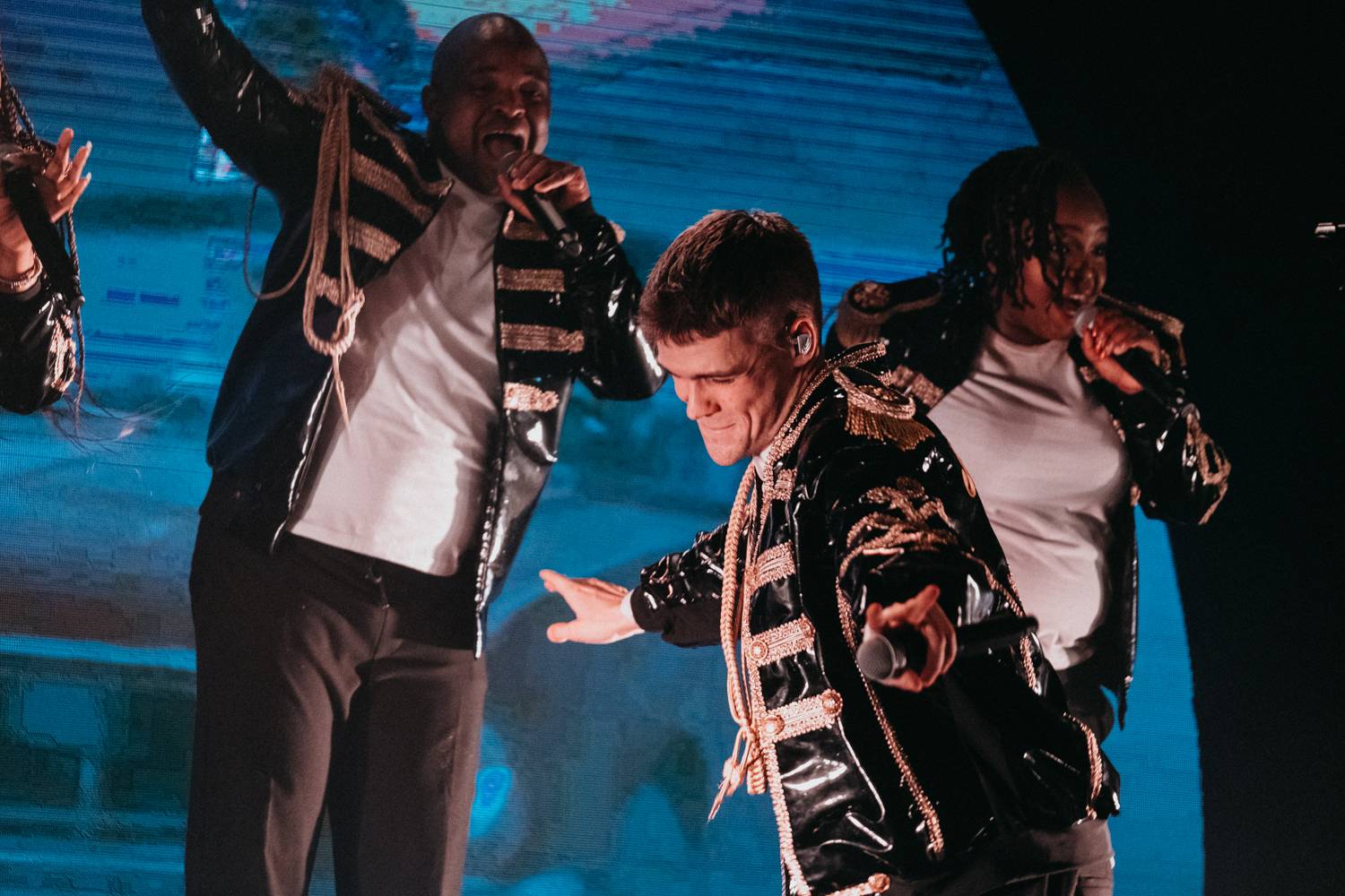 Mikolase Josefa v Roxy nechtěly fanynky pustit z pódia